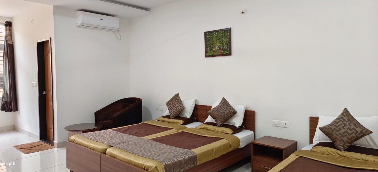 Sugamya Corner Guesthouse Майсуру Екстер'єр фото