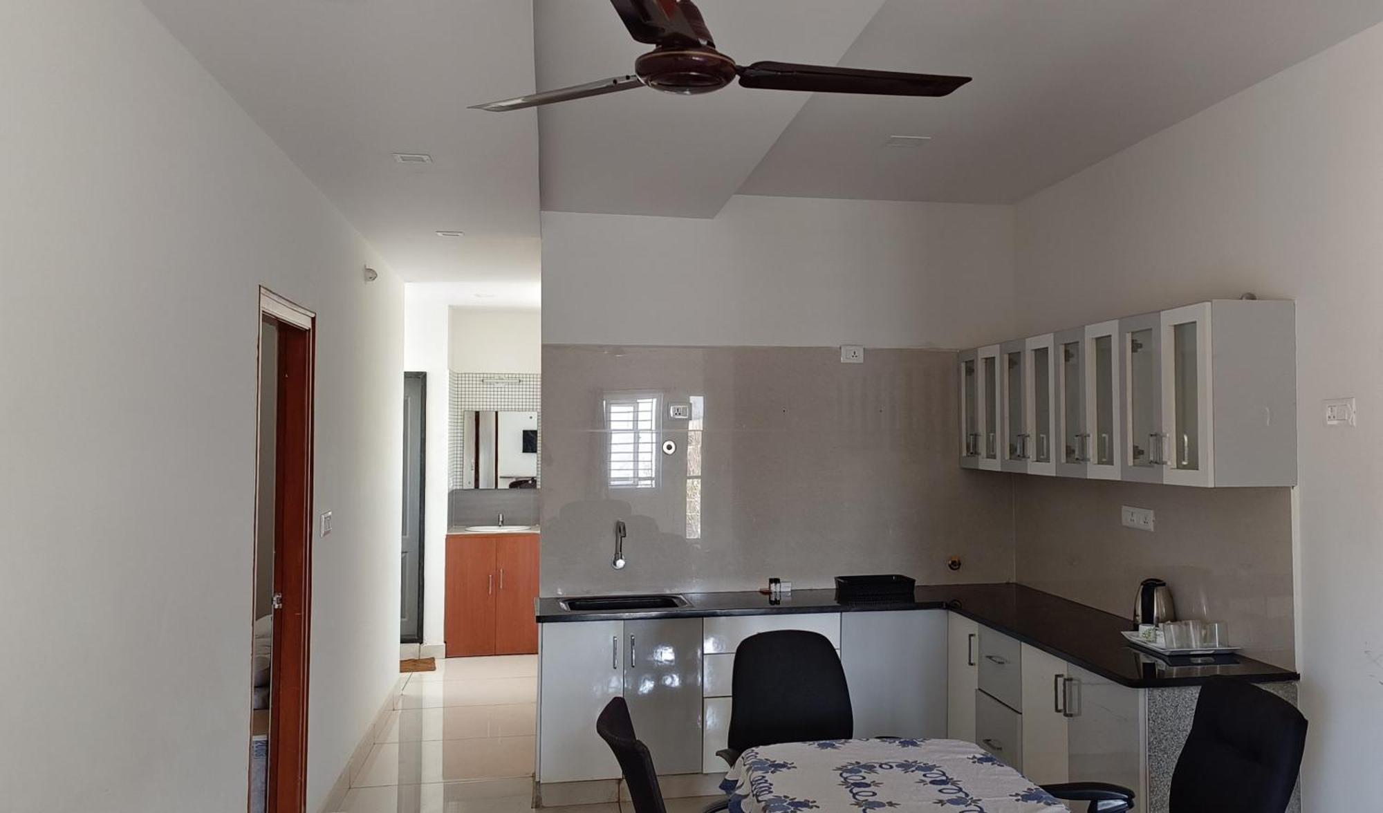Sugamya Corner Guesthouse Майсуру Номер фото