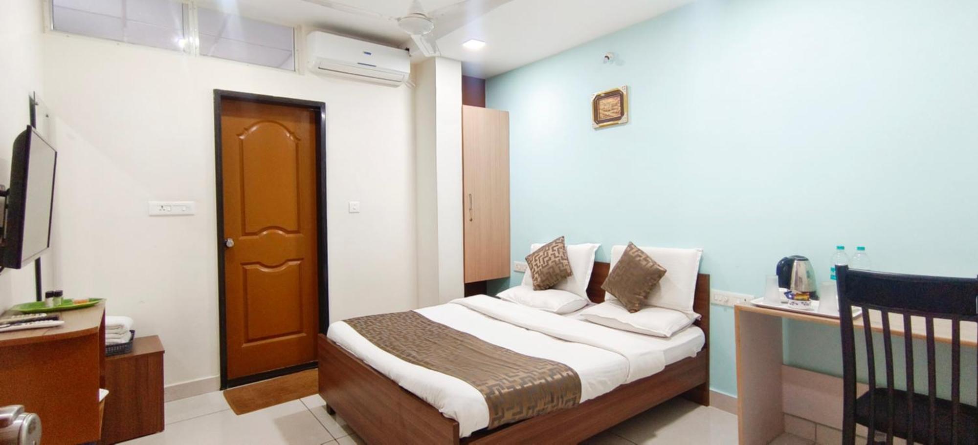 Sugamya Corner Guesthouse Майсуру Номер фото